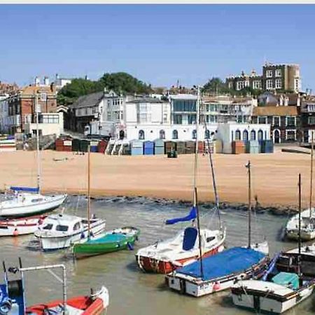 Rivendell Modern 2 Bedroom Apartment In St Peters Village Sleeps 6 Broadstairs Exterior photo