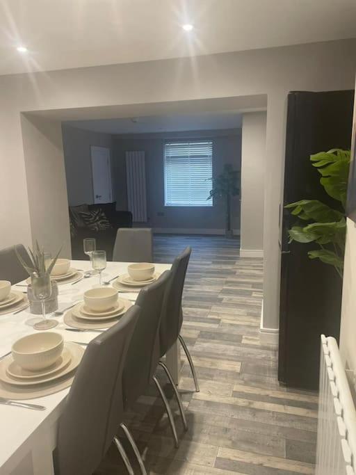 Rivendell Modern 2 Bedroom Apartment In St Peters Village Sleeps 6 Broadstairs Exterior photo