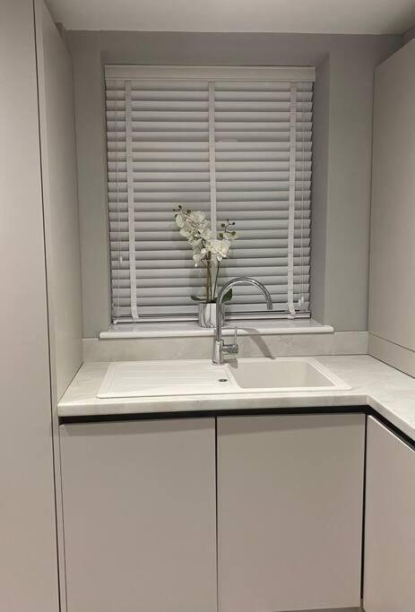 Rivendell Modern 2 Bedroom Apartment In St Peters Village Sleeps 6 Broadstairs Exterior photo
