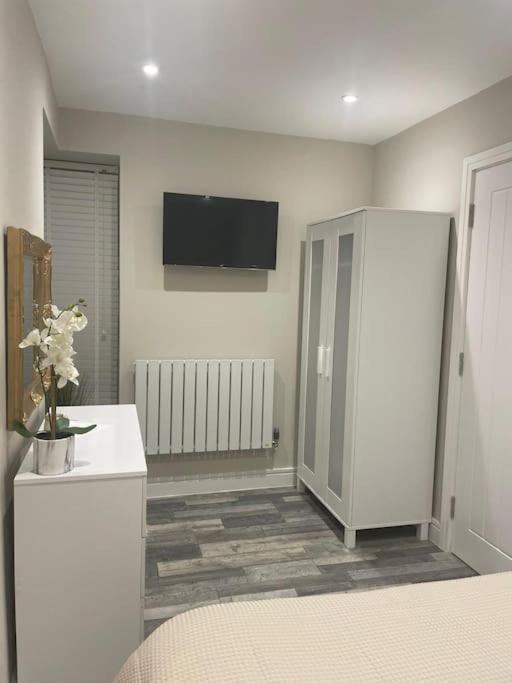 Rivendell Modern 2 Bedroom Apartment In St Peters Village Sleeps 6 Broadstairs Exterior photo